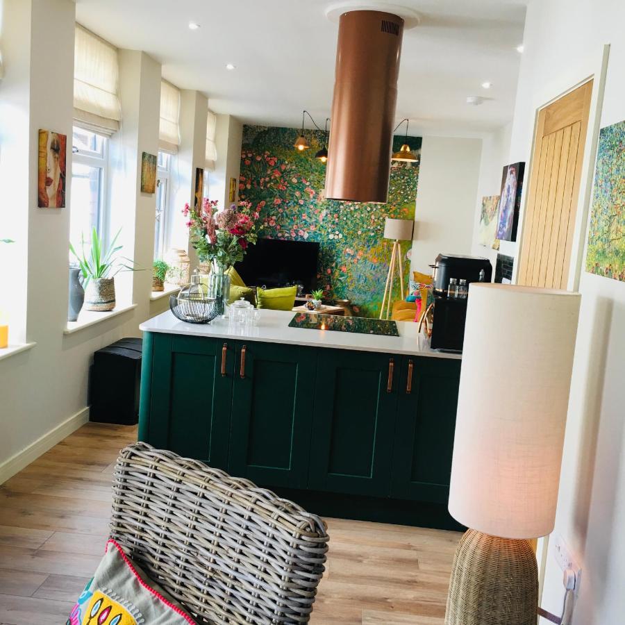 בילת' וולס The Art Attic A Stylish Boutique Apartment מראה חיצוני תמונה