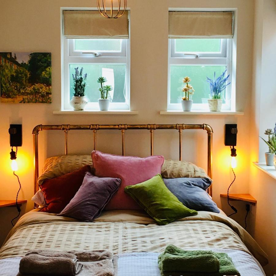 בילת' וולס The Art Attic A Stylish Boutique Apartment מראה חיצוני תמונה