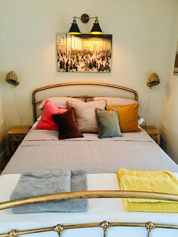 בילת' וולס The Art Attic A Stylish Boutique Apartment מראה חיצוני תמונה